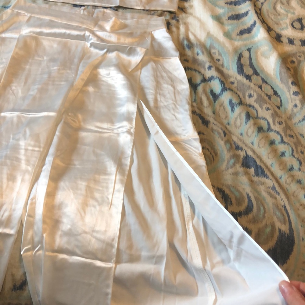 White two piece set - Picture 2 of 3
